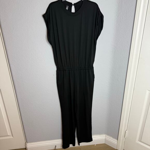 VUORI Short Sleeve Lux Crew Black Jumpsuit - Picture 2 of 6
